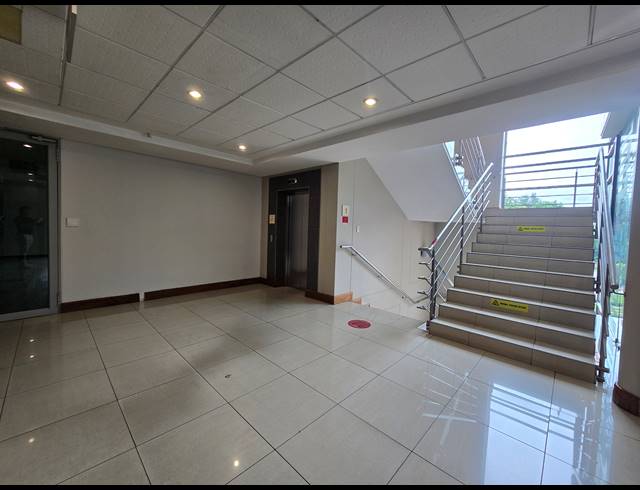 669M² OFFICE TO LET IN BRYANSTON